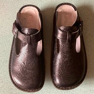 Allegria black leather clogs, size 38, barely worn!
